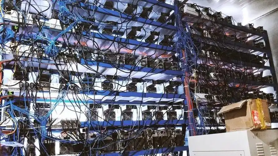 Solar-powered Bitcoin mining rig with battery storage